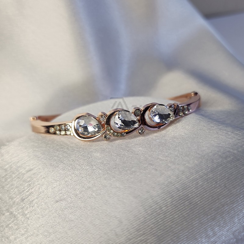 Bracelet with White Droplets Stone